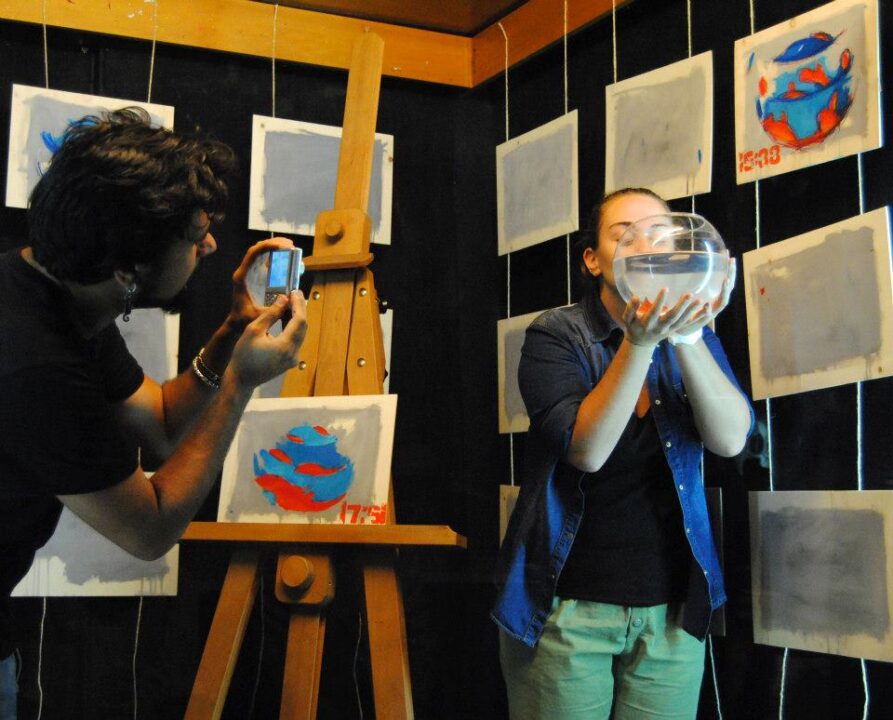 Antonio Conte The Truman Show, La vita segreta di due pesciolini napoletani, performance