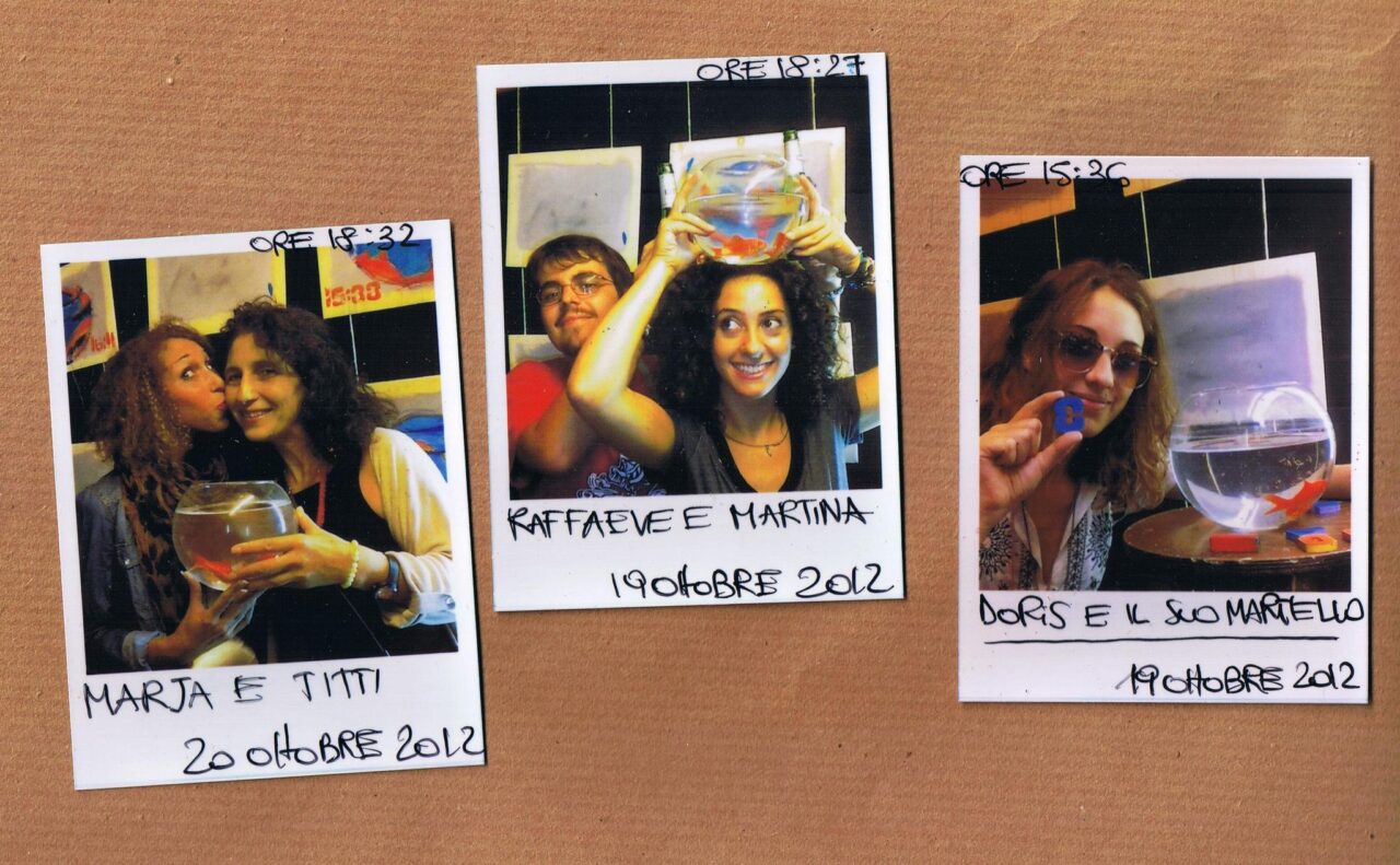 The Truman Show, La vita segreta di due pesciolini napoletani, polaroid dalla performance presso G. Ramaglia